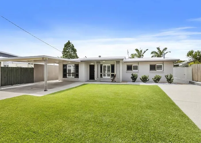 Buddina Deluxe 3 Bedroom Family Getaway House