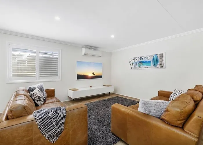 Buddina Deluxe 3 Bedroom Family Getaway House
